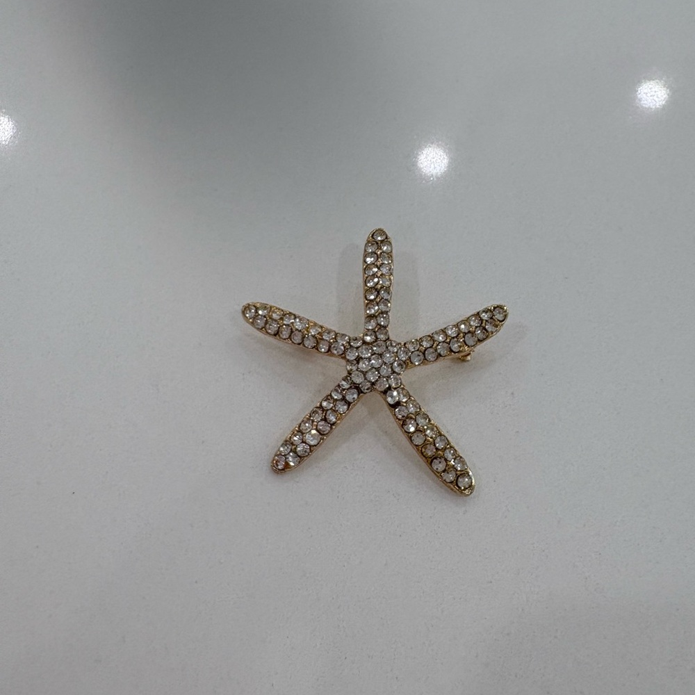 Sparkling Gold Starfish Brooch